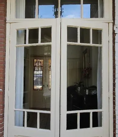 Where Els Next Door